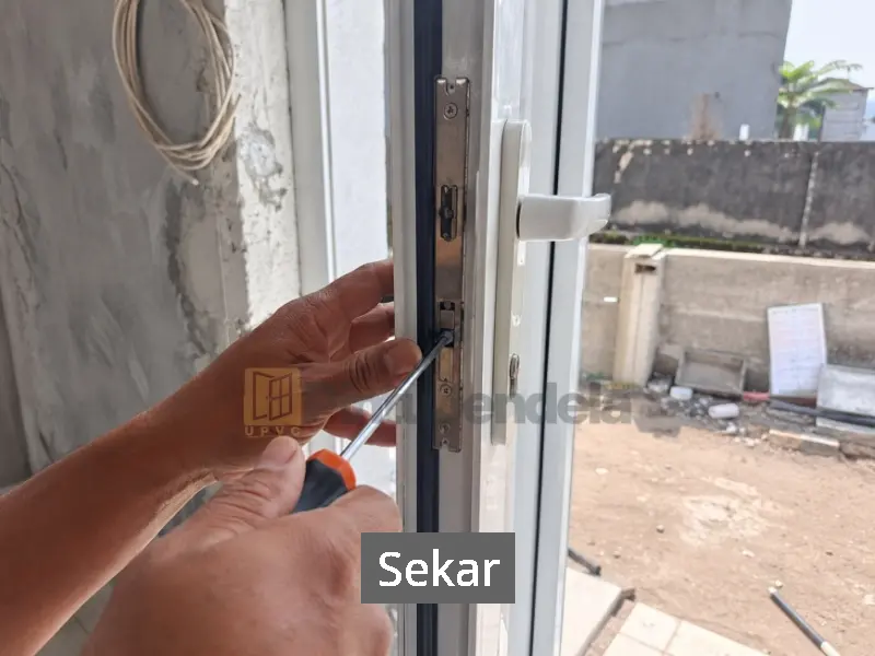 Jendela Jungkit UPVC Sekar