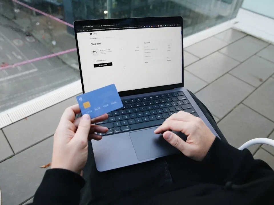 Online Store Laptop Shopping Customer Review