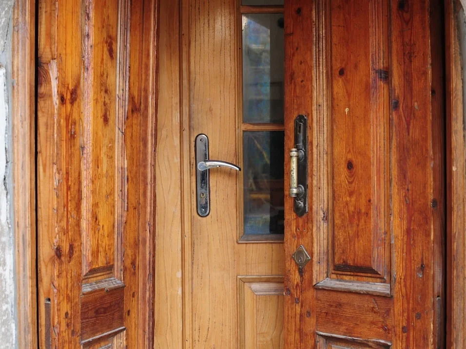 Pintu Bahan Apa Yang Paling Bagus: Memilih Material Pintu Terbaik Untuk Rumah Modern Anda