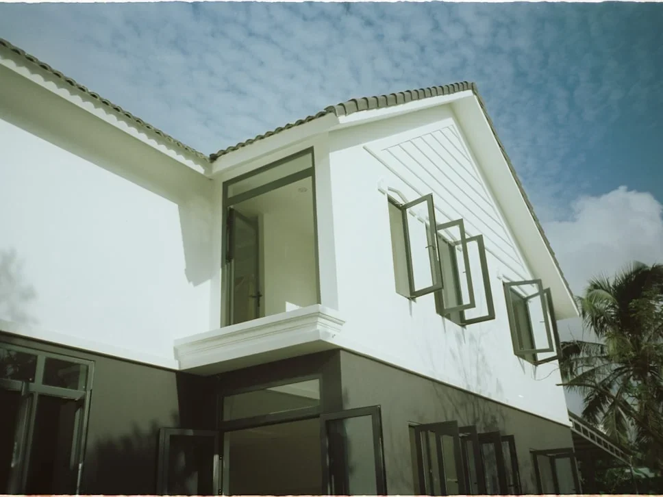 Pintu UPVC Warna Putih Review: Estetika Modern, Anti Rayap, Dan Minim Perawatan