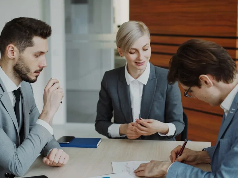 Contract Negotiation Legal Advice Discussion